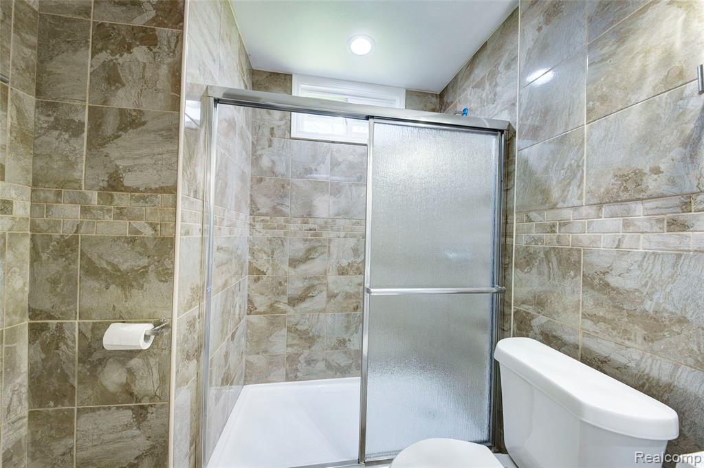 35030 Michelle Drive, Romulus, MI 48174 — Photo 37