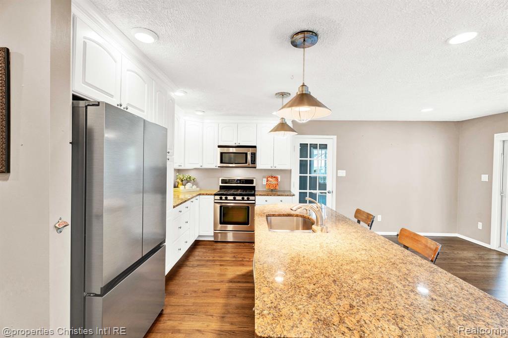 1700 MADDY Lane, Keego Harbor, MI 48320 — Photo 24