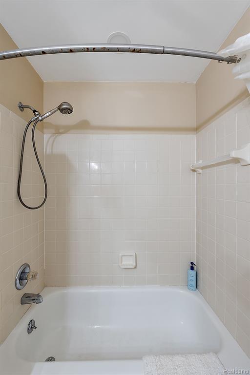 61149 GREENWOOD Drive, South Lyon, MI 48178 — Photo 31