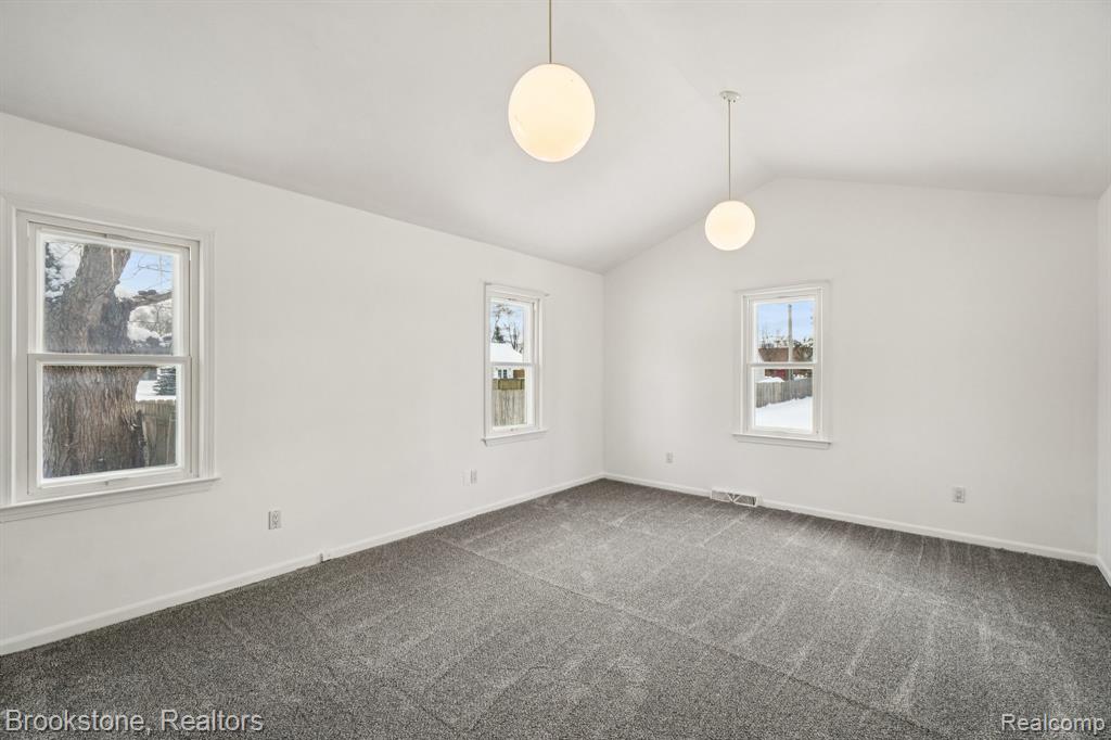 5729 Graves Street, Waterford, MI 48327 — Photo 13