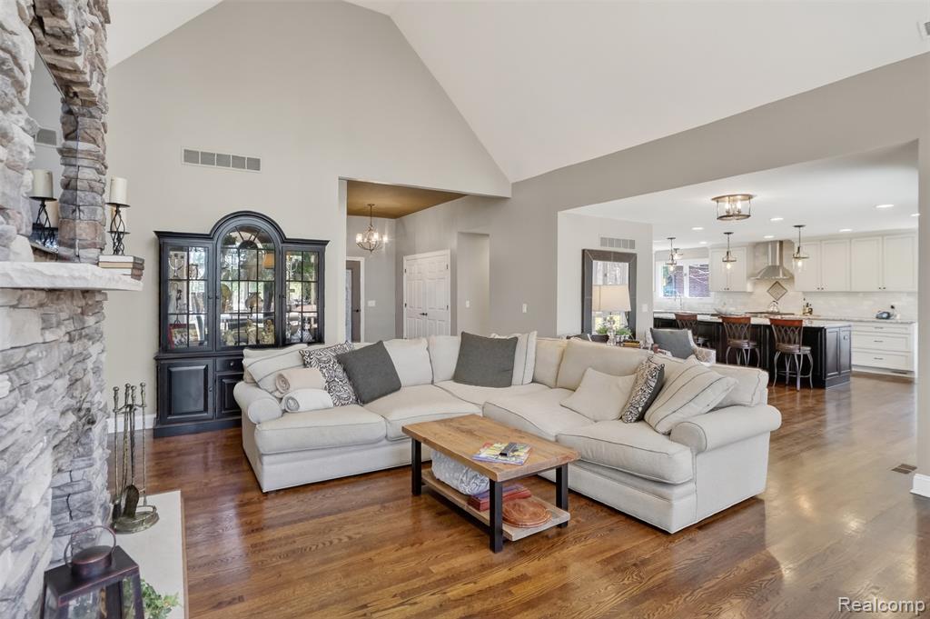 92 Kirksway Lane, Lake Orion, MI 48362 — Photo 11