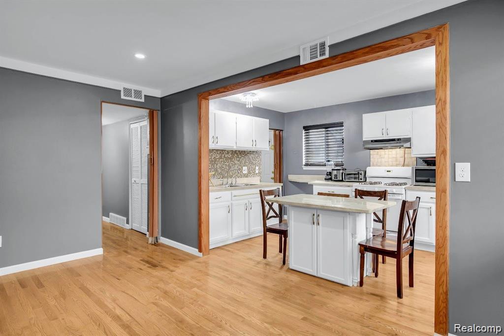 7518 Hazelton Street, Dearborn Heights, MI 48127 — Photo 5