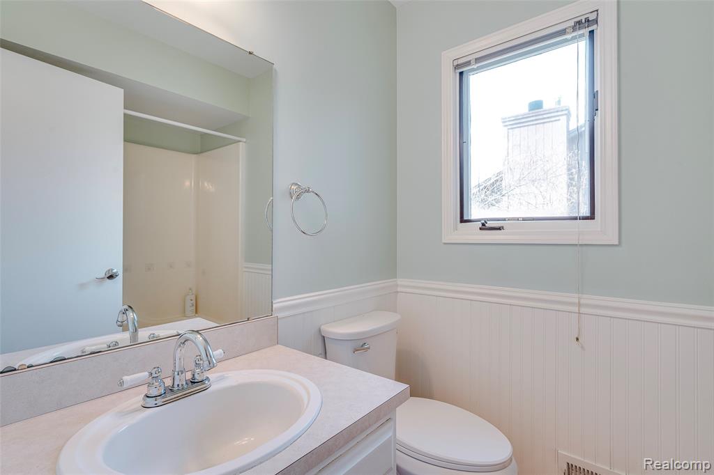 461 Alexander Drive, Commerce Twp, MI 48390 — Photo 31