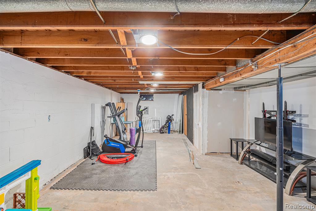 6041 Roberta Street, Burton, MI 48509 — Photo 18
