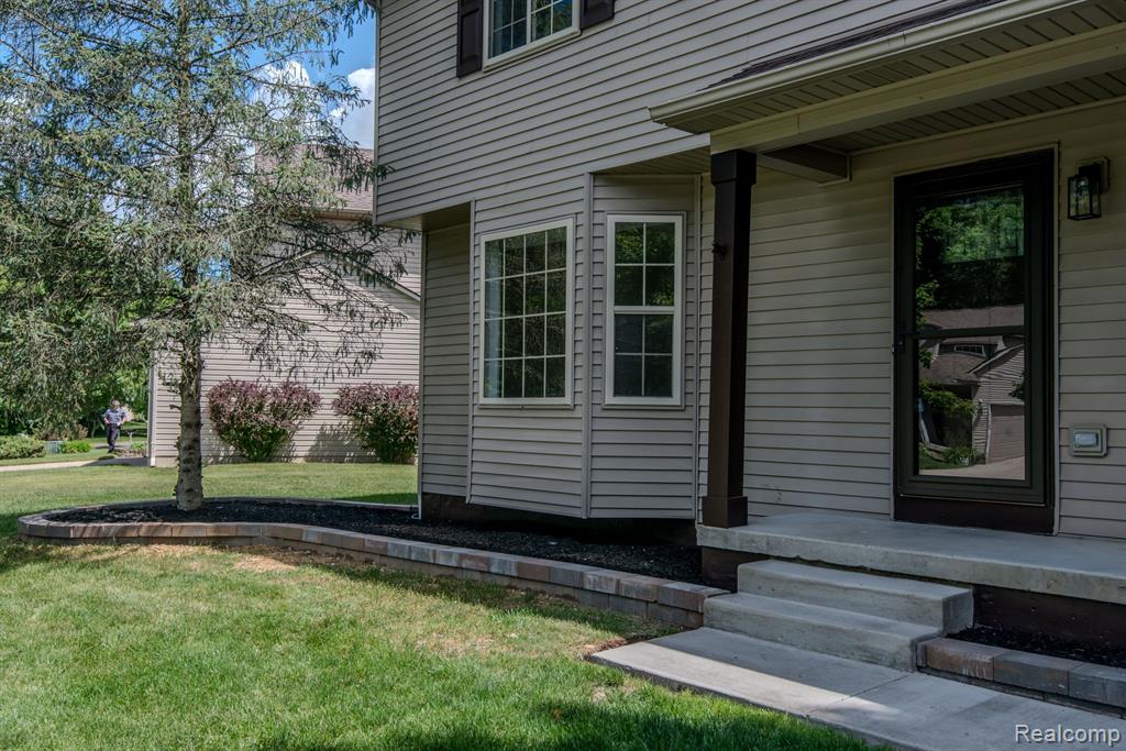 526 COVE VIEW Drive, Waterford, MI 48327 — Photo 12