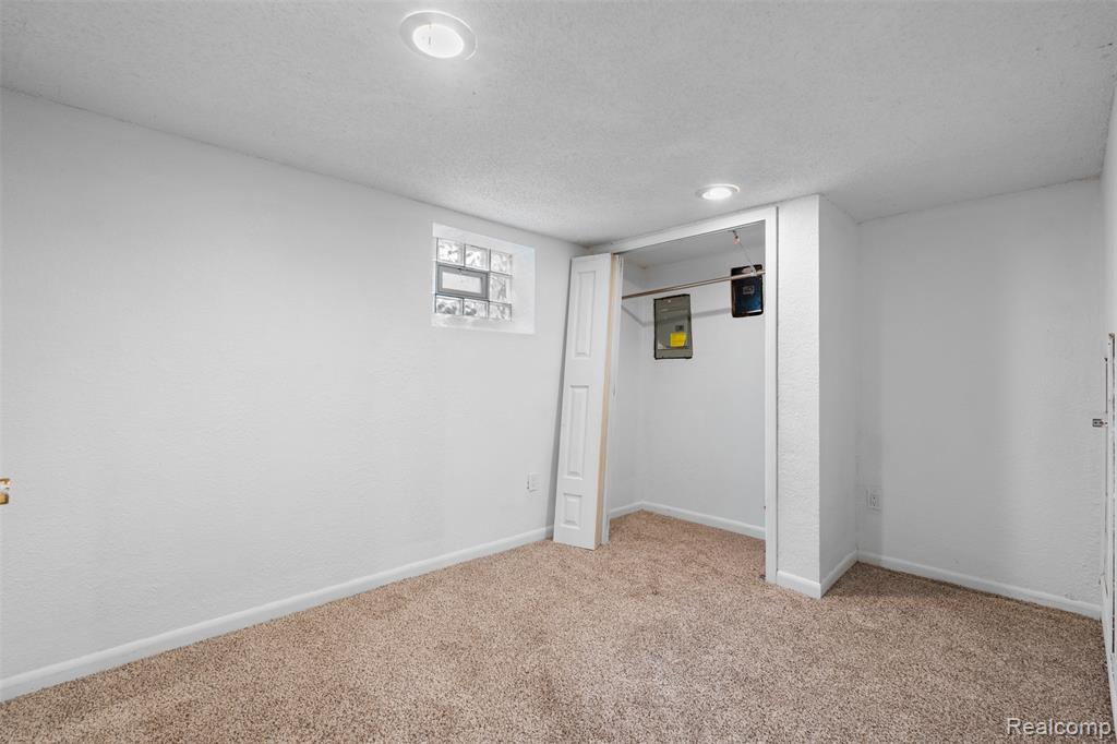 4400 Louella Drive, Waterford, MI 48329 — Photo 42