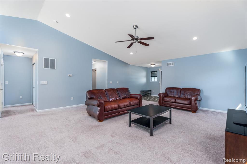 3576 AMBER OAKS Drive, Howell, MI 48855 — Photo 8