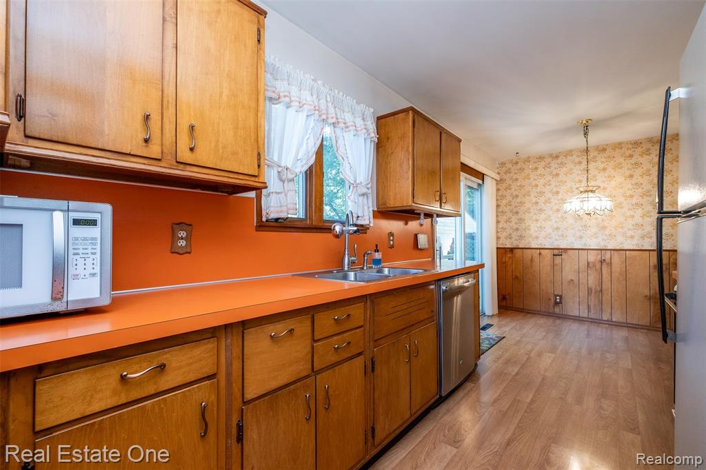 4217 Carmanwood Drive, Flint, MI 48507 — Photo 12