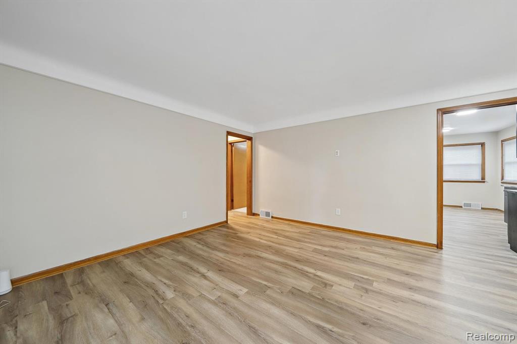 8356 GLENGARY Street, Dearborn Heights, MI 48127 — Photo 5