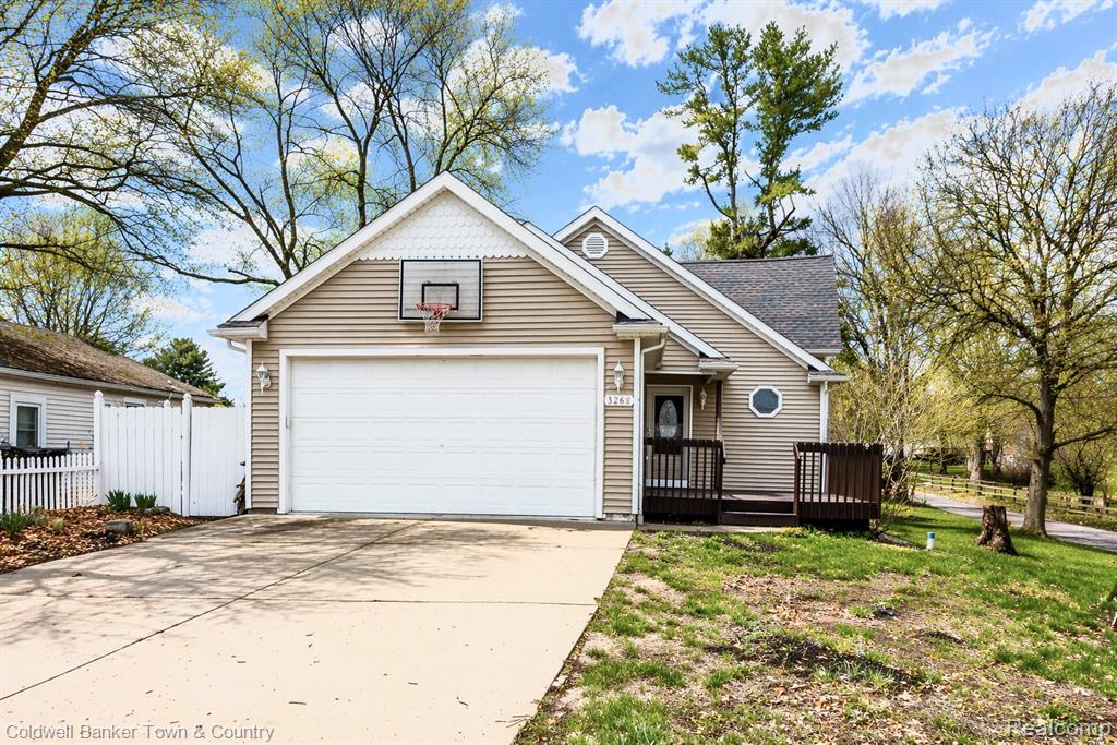 3268 Orchard Drive, Pinckney, MI 48169 — front exterior