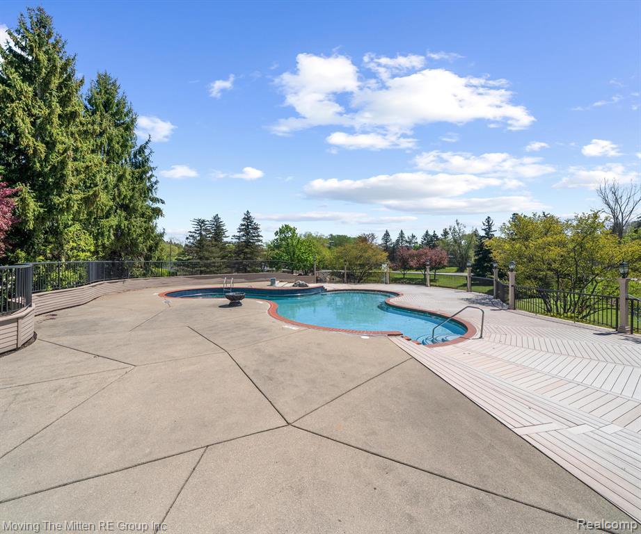 7127 Danbrooke Court, West Bloomfield, MI, 00000