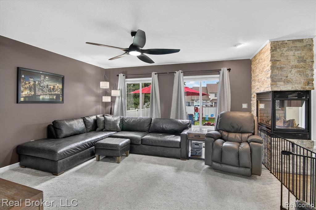 15156 Oak Valley Lane, Monroe, MI 48161 — Photo 10