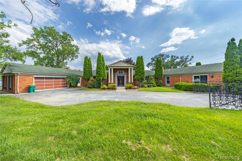42195 Kouza Court, Belleville, MI 48111