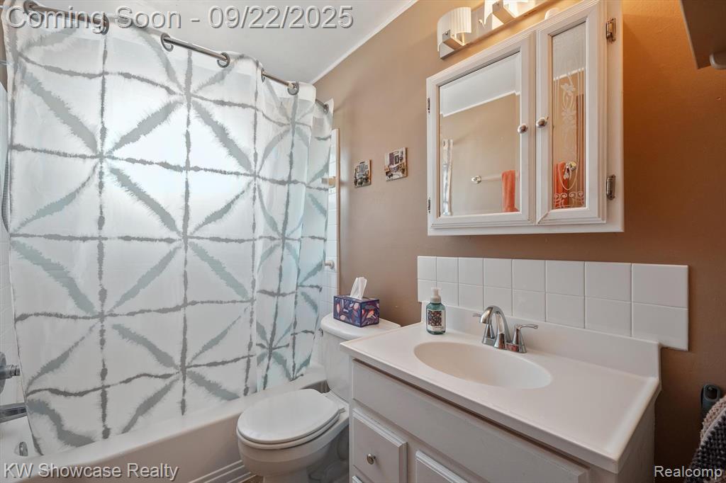8700 Ringwood Drive, Commerce Twp, MI 48382 — Photo 21