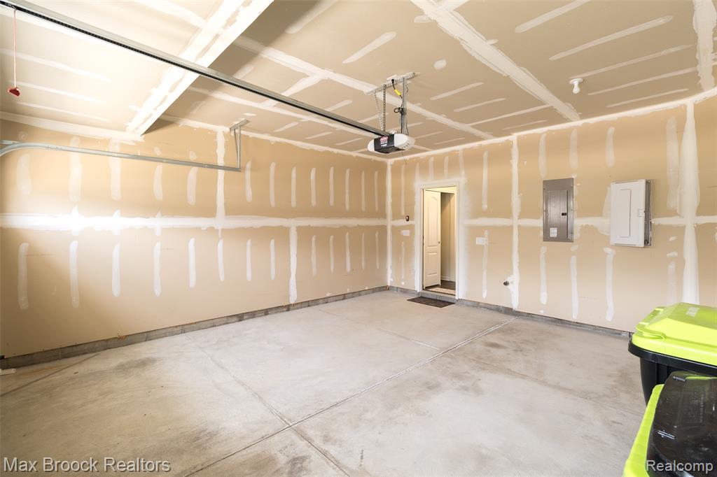 43474 CHANCELLOR Lane SE, Novi, MI — Photo 32