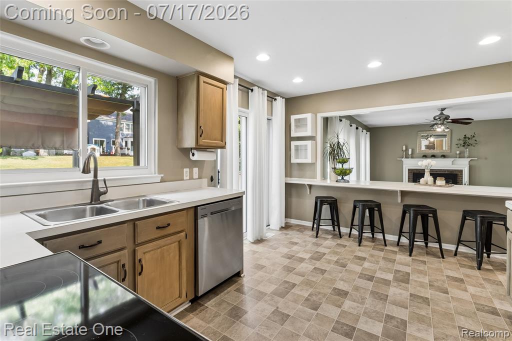 763 Whitney Drive, Rochester Hills, MI 48307 — Photo 10