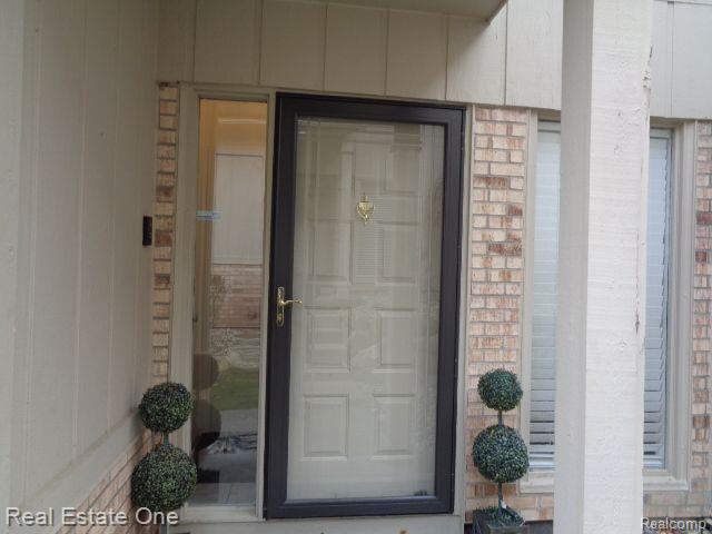 29441 LAUREL Drive, Farmington Hills, MI 48331 — Photo 4