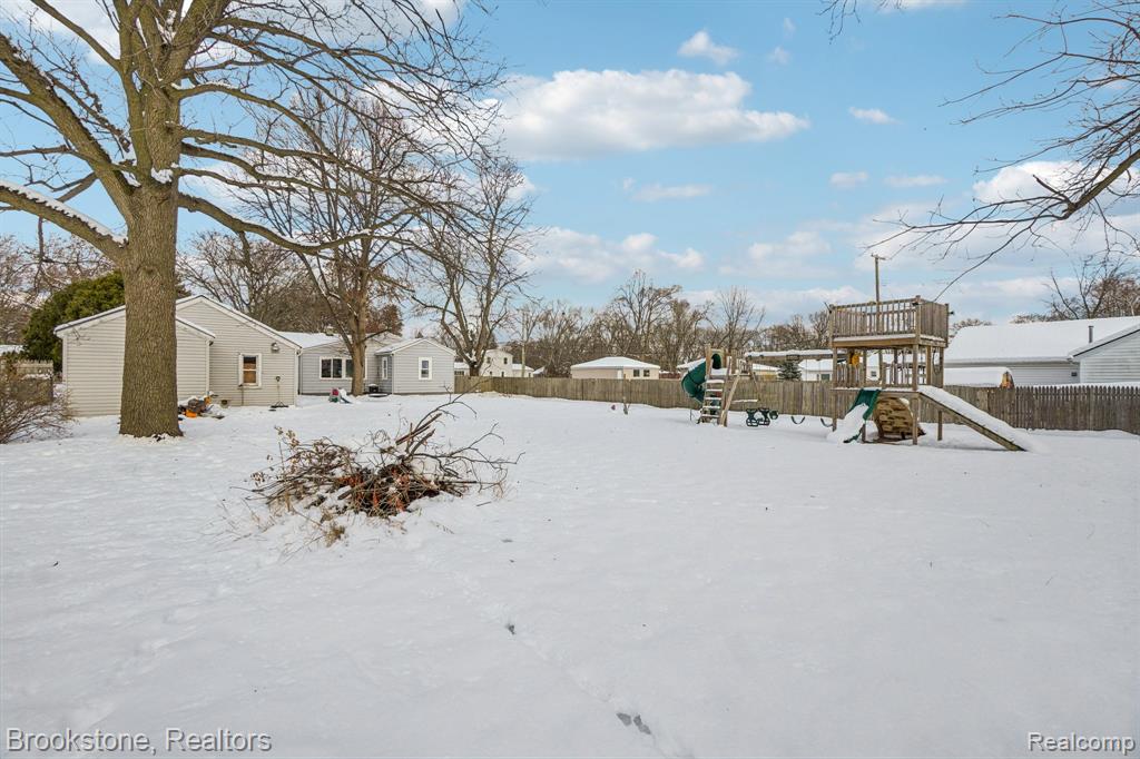 5729 Graves Street, Waterford, MI 48327 — Photo 33