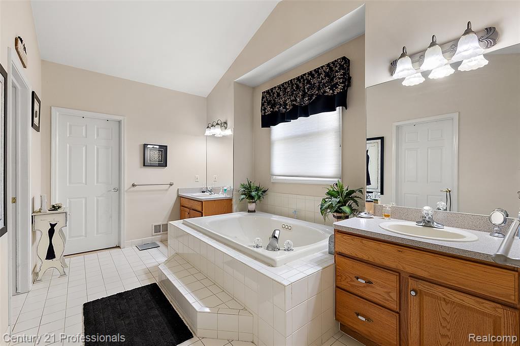8117 Remington Court, Clarkston, MI 48348 — Photo 16