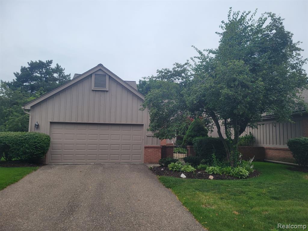 37638 Russett Drive, Farmington, MI 48331 — Photo 2