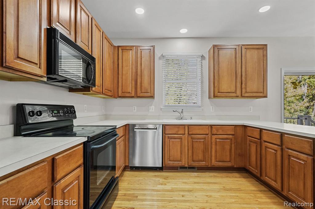 43008 EMERSON Way, Novi, MI — Photo 12