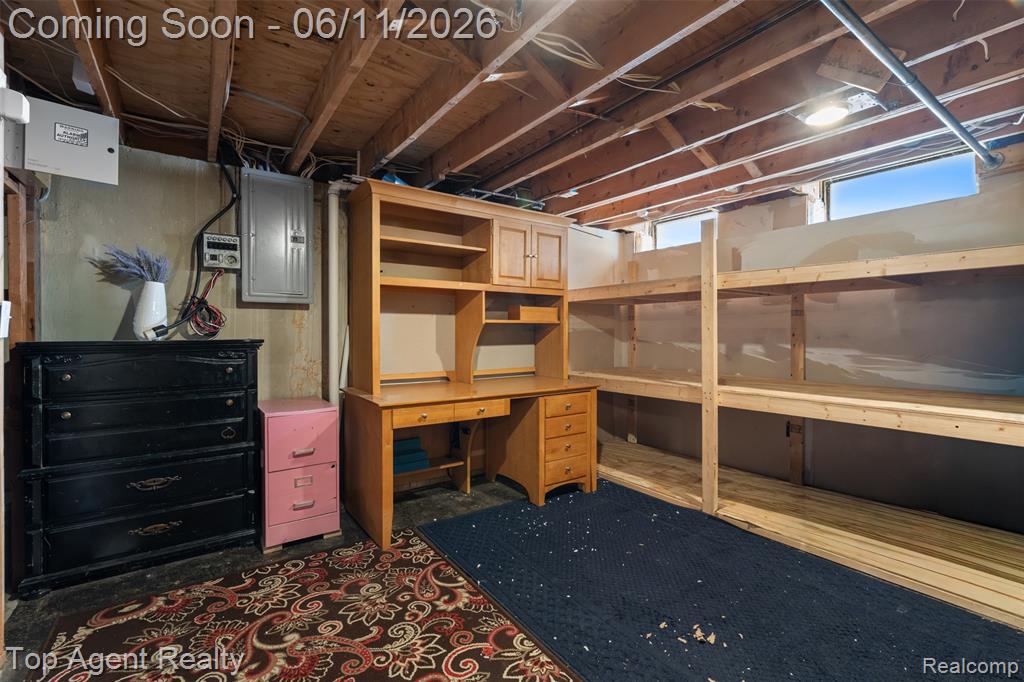 8908 Birkhill Drive, Sterling Heights, MI 48314 — Photo 29