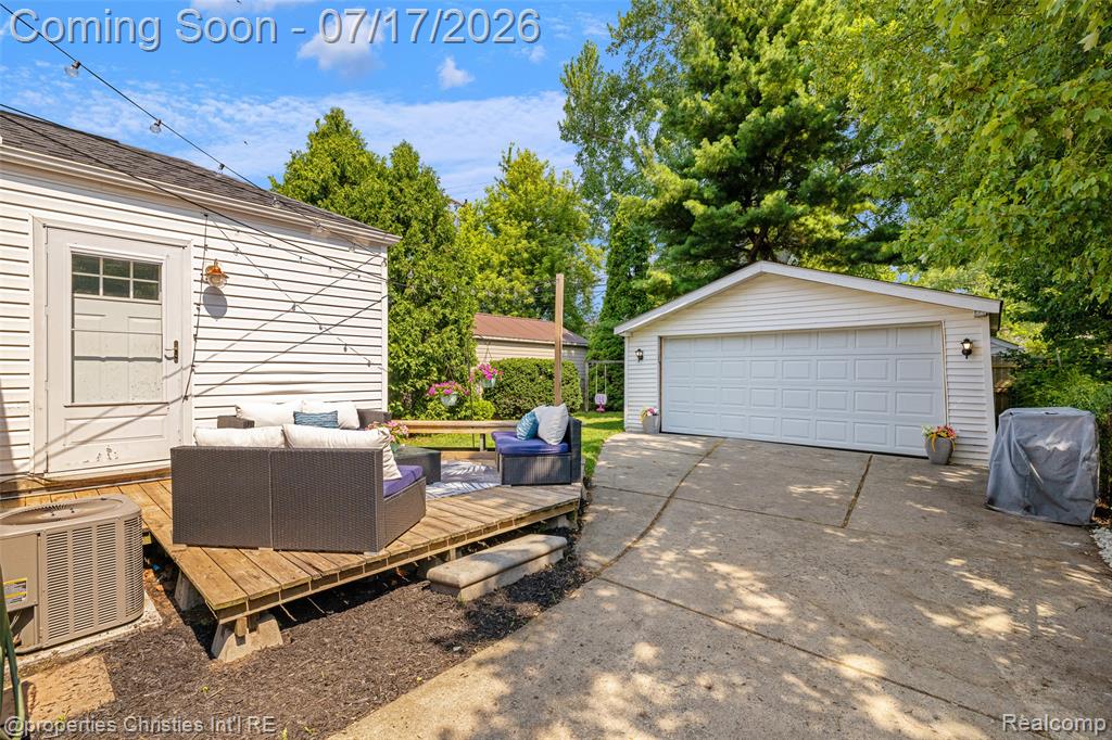 20855 Lochmoor Street, Harper Woods, MI 48225 — Photo 34