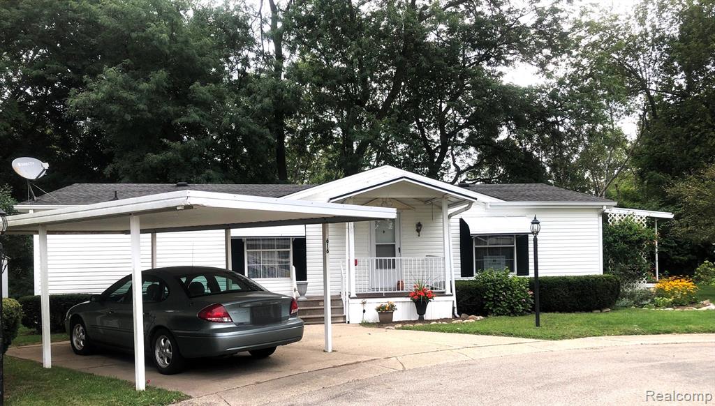 616 Holly Court, Jonesville, MI 49250 — front exterior