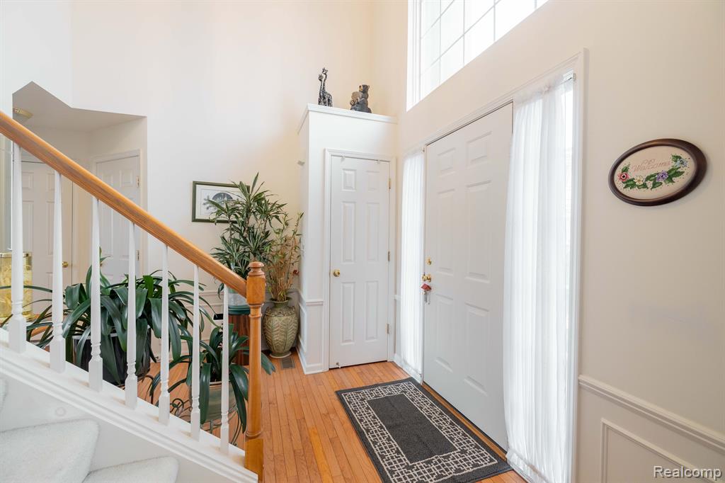 9884 HIGH MEADOW Drive, Ypsilanti, MI 48198 — Photo 3