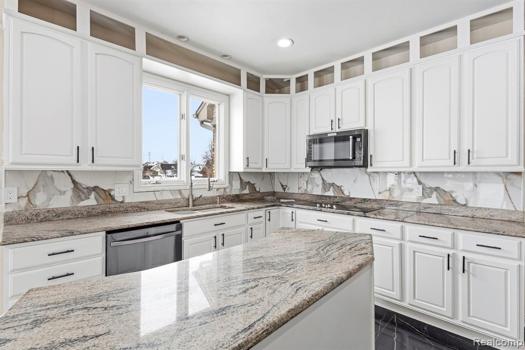 49750 Golden Lake Drive, Shelby Twp, MI 48315 — Photo 10