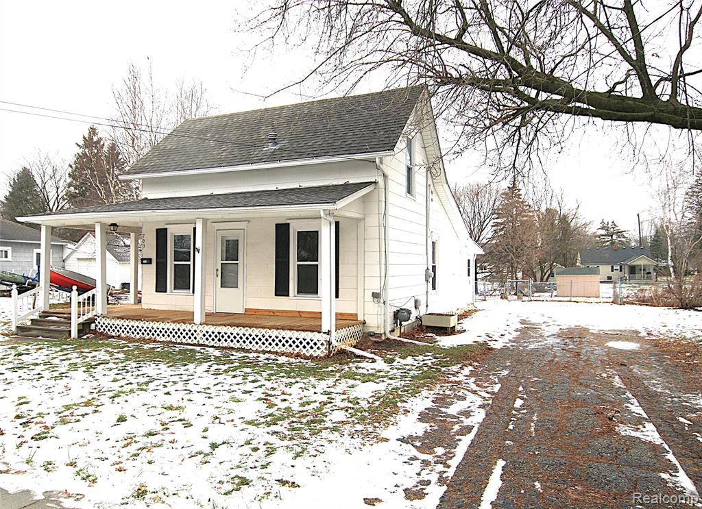 703 Queen Street, Owosso, MI 48867 — Photo 2