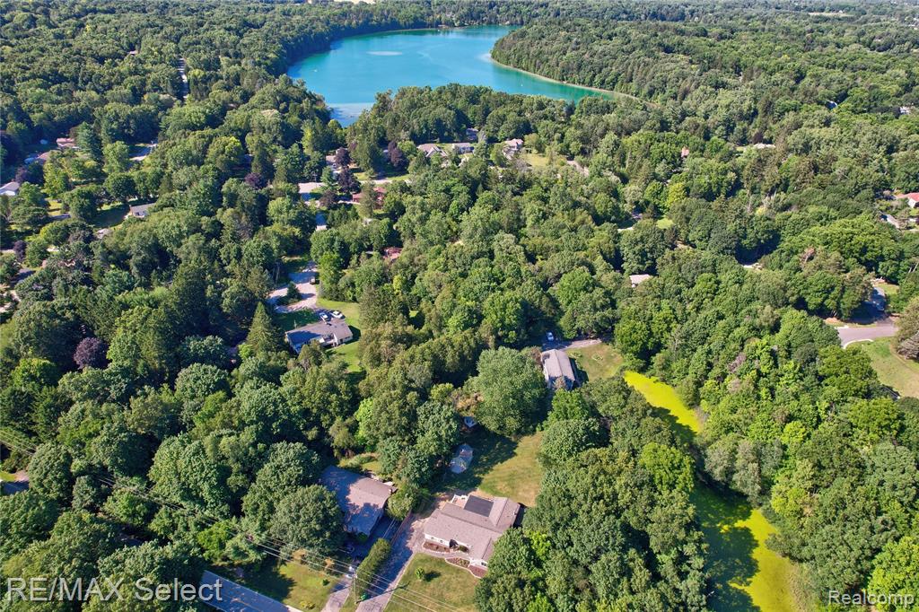 2456 N Tipsico Lake Road, Hartland, MI 48353 — Photo 3