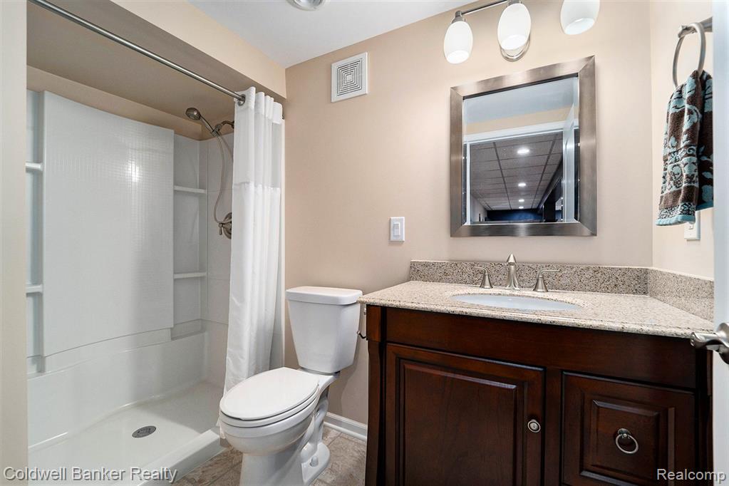 1360 Gloucester Court, Commerce Twp, MI 48390 — Photo 20