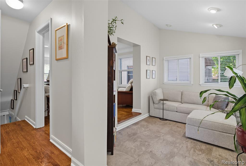10554 Nadine Avenue, Huntington Woods, MI — Photo 18