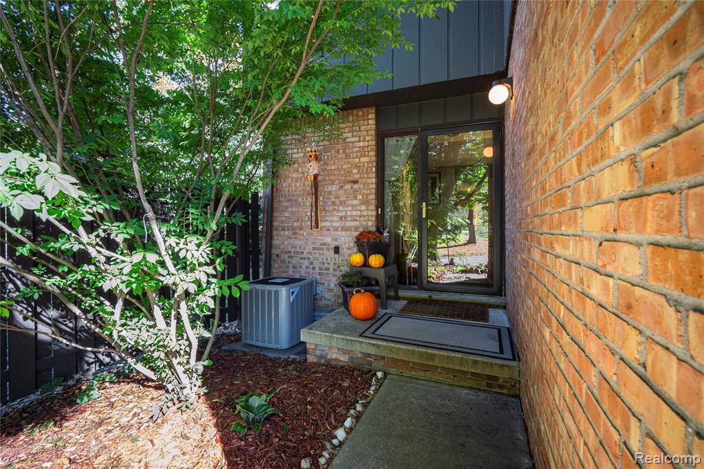 2626 Traver Boulevard, Ann Arbor, MI 48105 — Photo 2