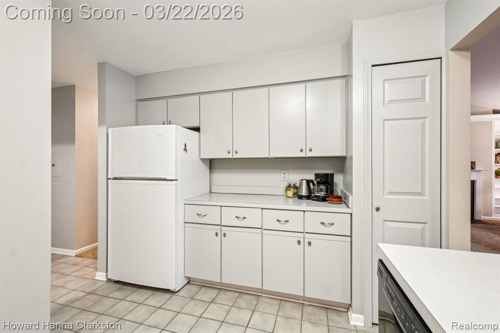 6819 Fox Lane, Waterford, MI 48327 — Photo 11