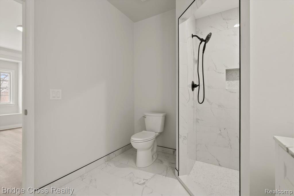 5685 Twin Oaks Drive, Sterling Heights, MI 48314 — Photo 20