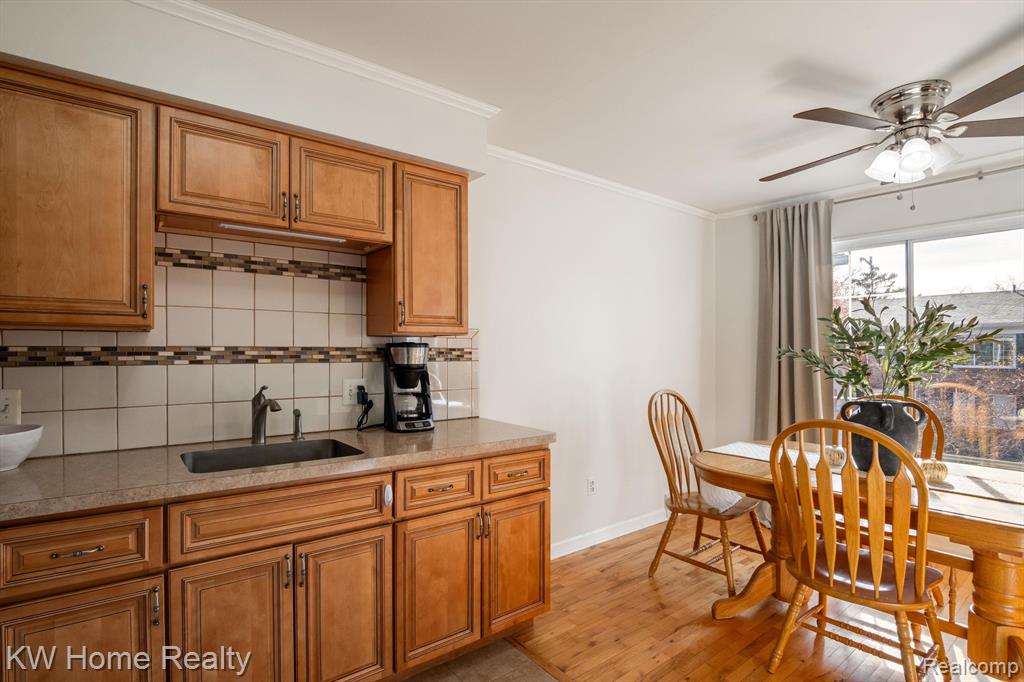 32718 GRAND RIVER Avenue, C28, Farmington, MI 48336 — Photo 11