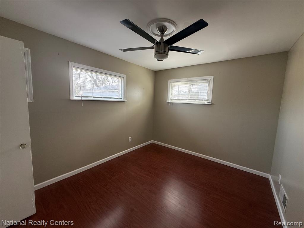 5669 KATHERINE Street, Dearborn Heights, MI 48125 — Photo 9