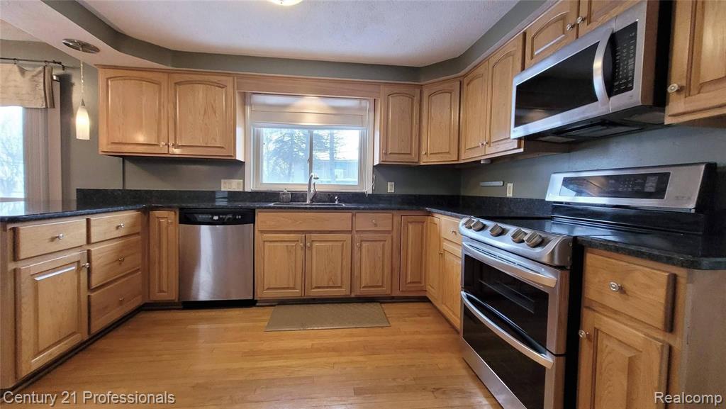 575 Troyvally Street, Troy, MI 48098 — Photo 11