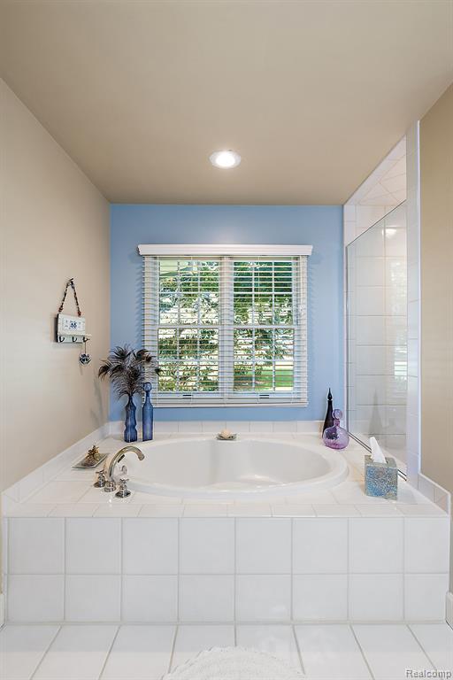 733 LONGFORD Drive, Rochester Hills, MI 48309 — Photo 38