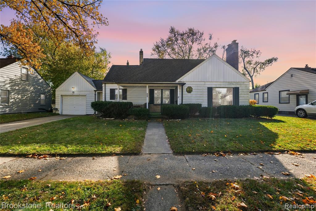 800 E BERNHARD Avenue, Hazel Park, MI 48030 — front exterior