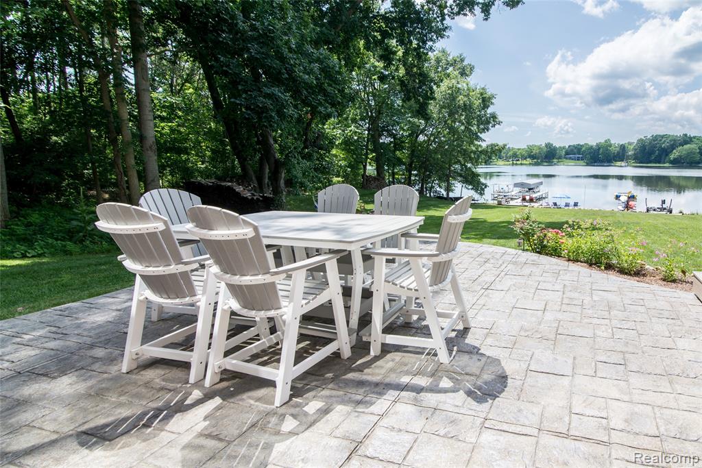 3166 W Beach Lake Drive, Milford, MI, 48380