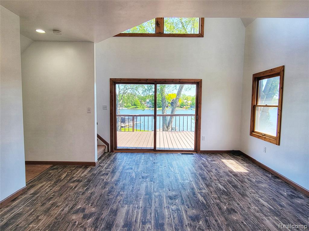 712 Wolverine Drive, Wolverine Lake, MI 48390 — Photo 23