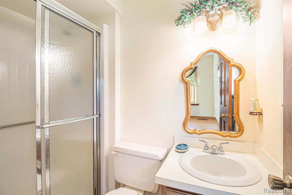 6392 McKenzie Drive, Flint, MI 48507 — Photo 19