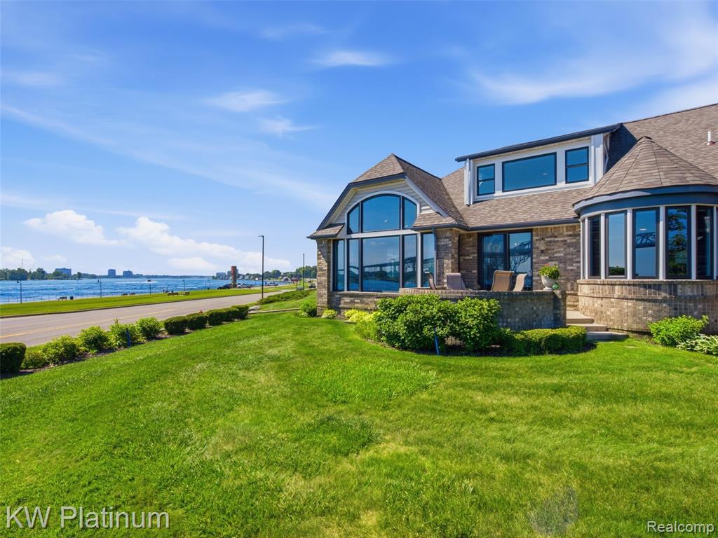 1842 Edison Shores Place, Port Huron, MI 48060