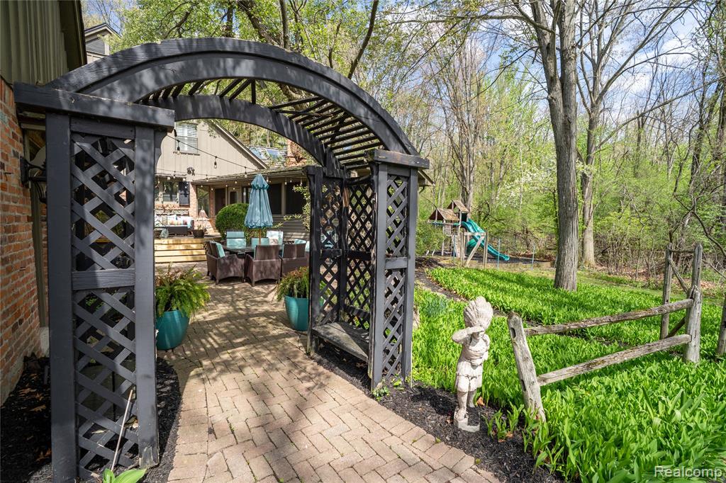 32870 Bingham Lane, Bingham Farms, MI 48025 — Photo 63