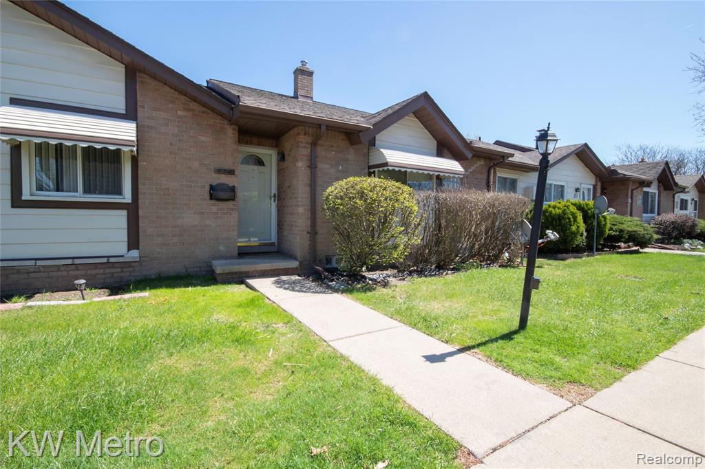 8401 18 Mile Road, 253, Sterling Heights, MI 48313 — front exterior