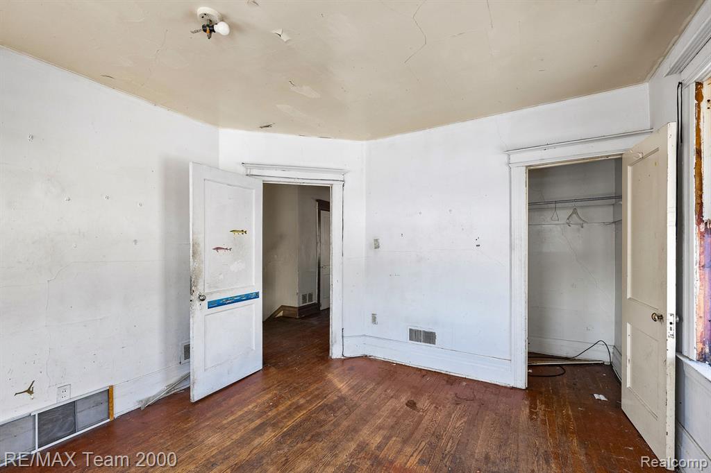2187 HARDING Street, Detroit, MI 48214 — Photo 15