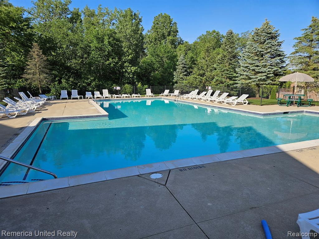 1941 HUNTERS CREEK Drive, Ypsilanti, MI 48198 — Photo 27